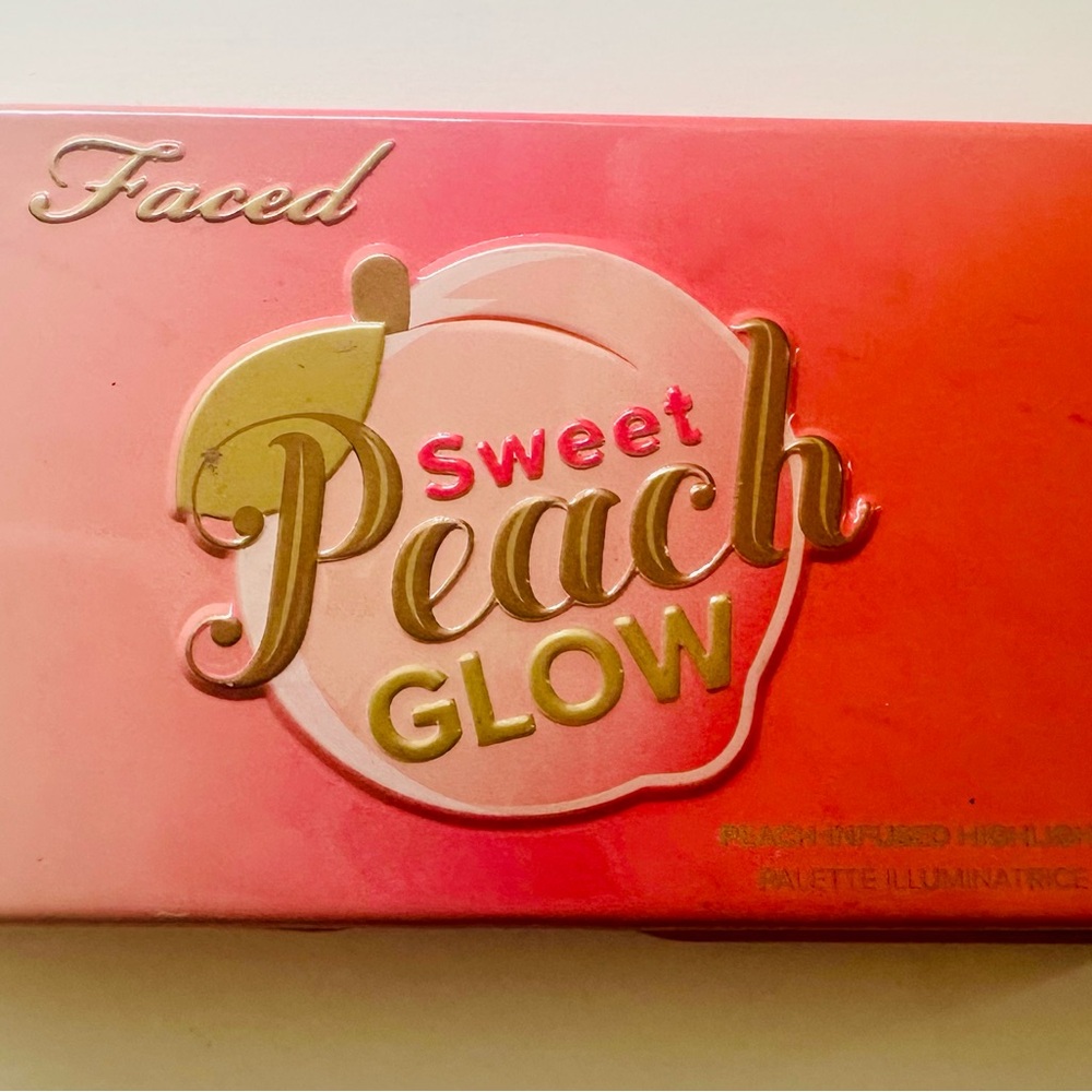 Too Faced Sweet Peach Glow Palette in Pink and Peach